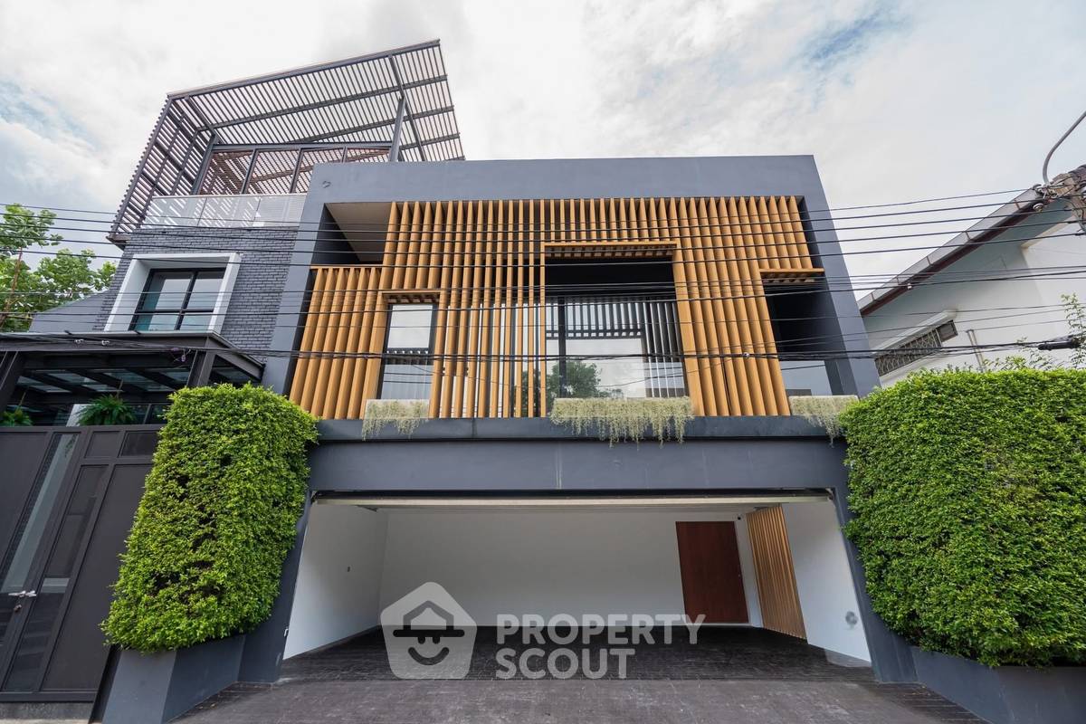 picture 4-BR House close to Sukhumvit (ID 2284353) - 2/20