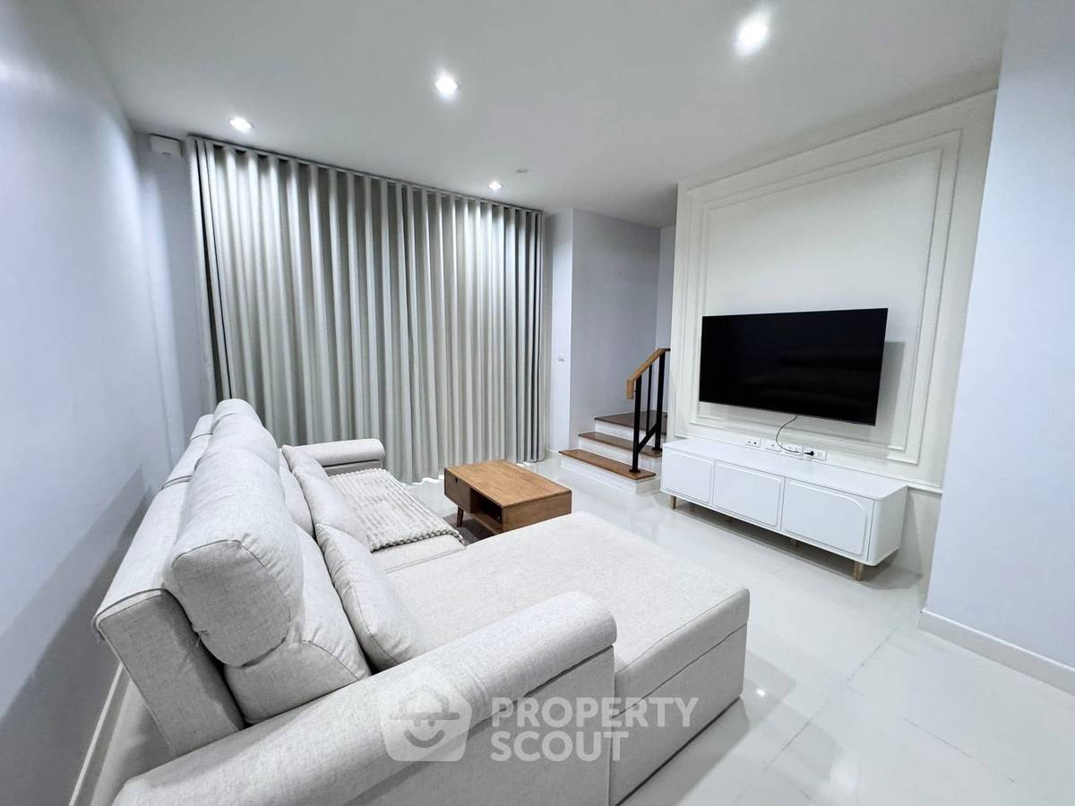 picture 3-BR Townhouse at Baan Klang Muang Rama 9-Krungthep Kreetha close to Suvarnabhumi Airport (ID 2285501) - 34/38