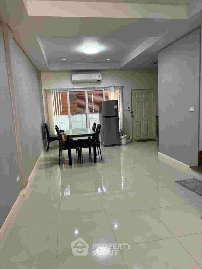รูป ทาวน์เฮาท์ 3-ห้องนอน ที่ ภัทร โมทาวน์ ใน บางพูด (ID 2150367) - รูปที่ 3/7
