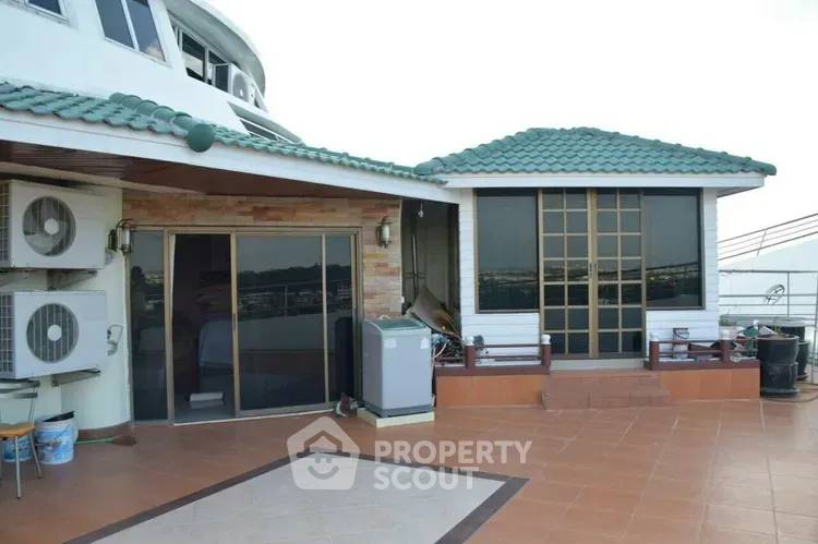 picture 3-BR Condo at Bang Saen Royal Sea Palace close to Bang Saen (ID 1239011) - 4/7