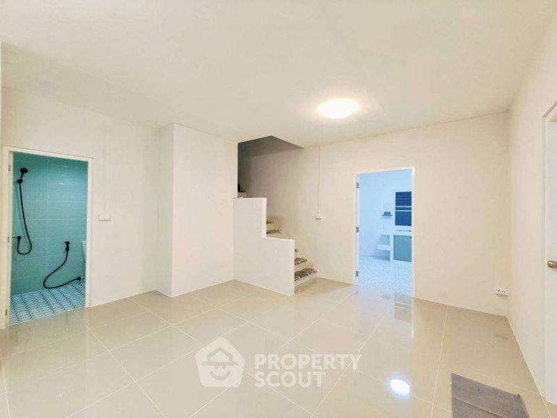 Townhouses for sale : 4-BR Townhouse at Pruksa Ville 28 Wongwaen - Rattanathibet near MRT Talad Bang Yai (ID 2237368)