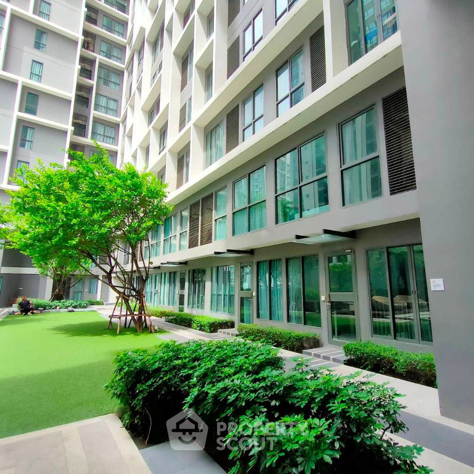 picture 2-BR Condo at Ideo Mobi Rama 9 near MRT Phra Ram 9 (ID 450393) - 1/15