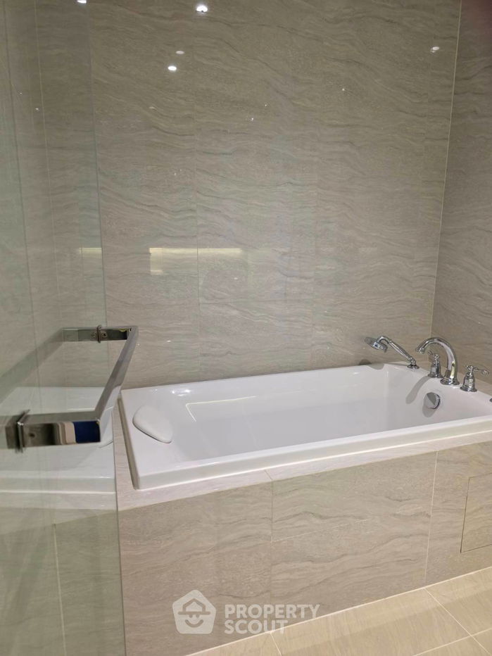 picture 1-BR Condo at Muniq Langsuan near BTS Ratchadamri (ID 2294162) - 9/12