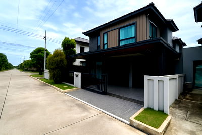 บ้านแฝด บางกะดี : แต่งสวยมาก ราคาเท่าบ้านเปล่า บ้านแฝด 2ชั้น เวนิวโฟลว์ ติวานนท์-รังสิต