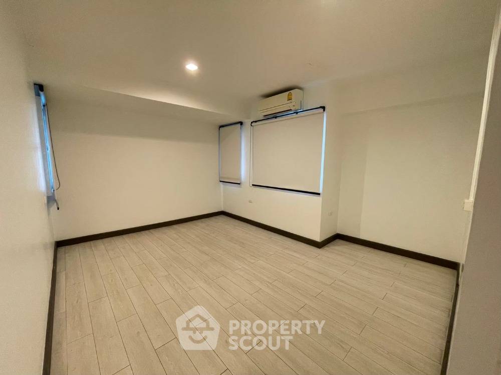 picture 3-BR Condo at Baan Thanarak Nonthaburi near MRT Bang Krasor (ID 1879147) - 5/9