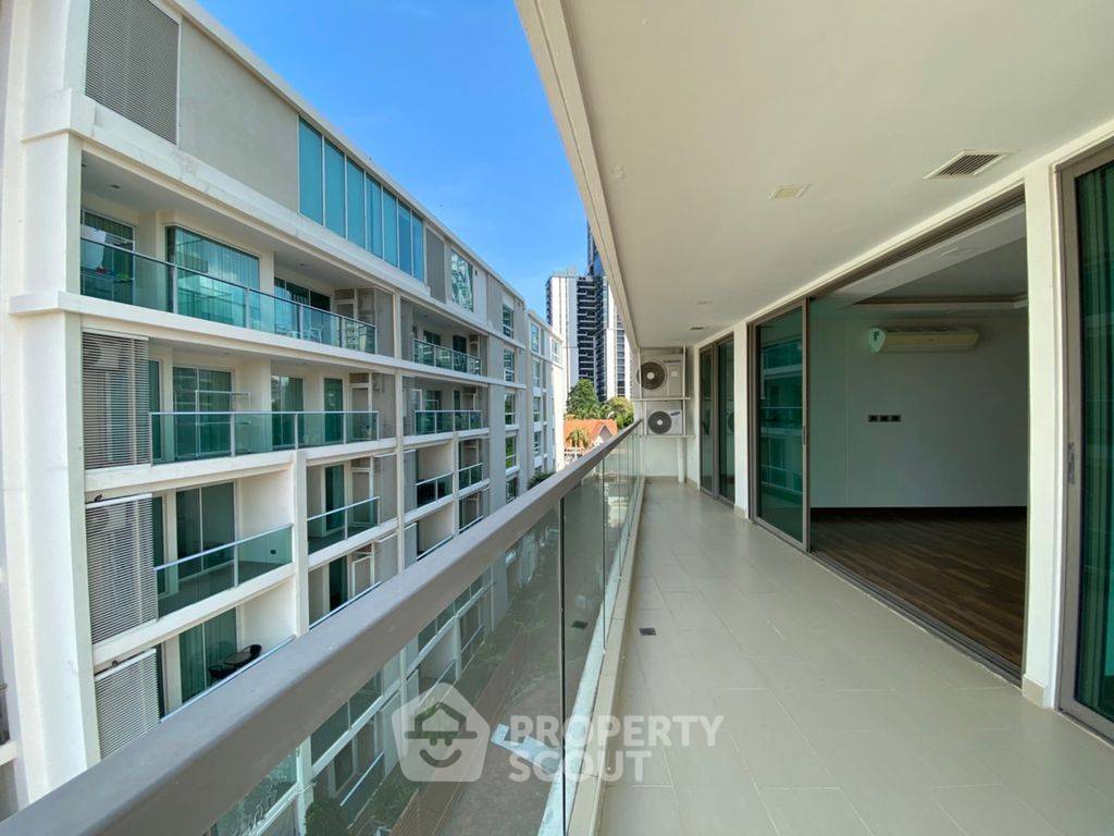 picture 2-BR Condo at The Peak Towers close to Phratamnak (ID 1510236) - 5/13