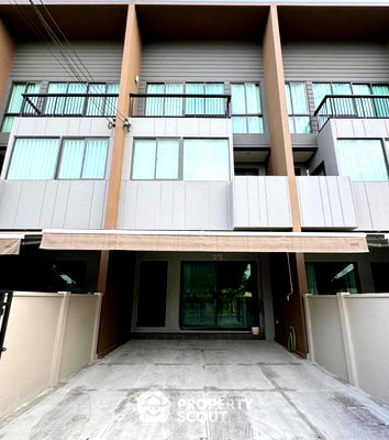 Townhouses for rent : 3-BR Townhouse at Baan Klang Muang Rama 9-Krungthep Kreetha close to Suvarnabhumi Airport (ID 2285501)