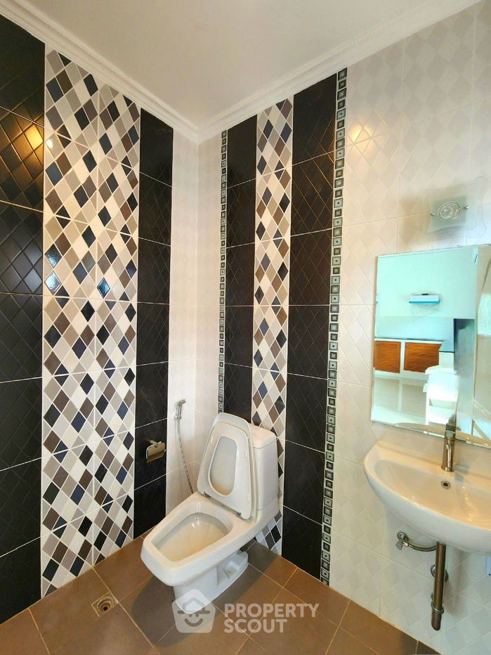 รูป วิลล่า 4-ห้องนอน ที่ บ้านโชคชัย 4 บางเสร่ ใน บางเสร่ (ID 2111273) - รูปที่ 13/15