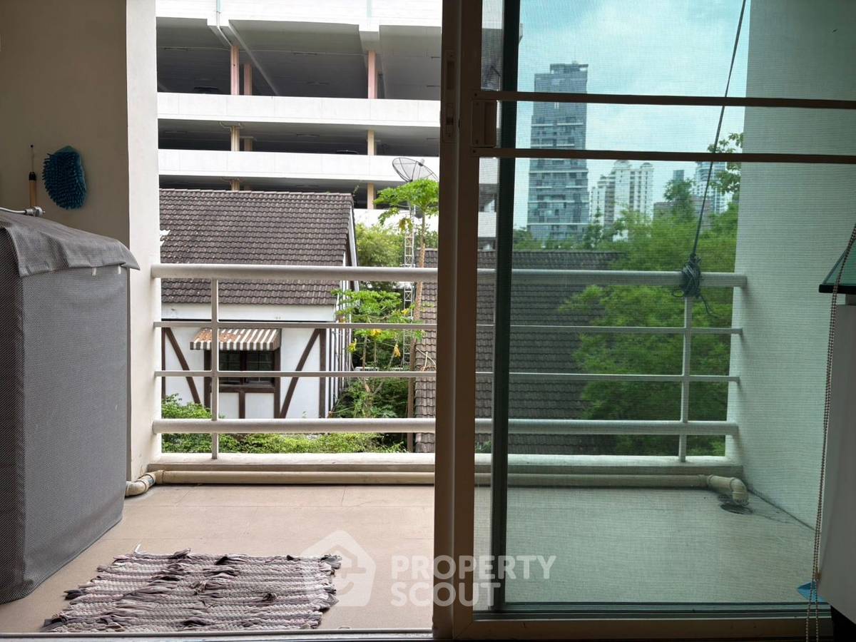 picture 2-BR Condo at The Amethyst Sukhumvit 39 near BTS Phrom Phong (ID 2100830) - 6/17