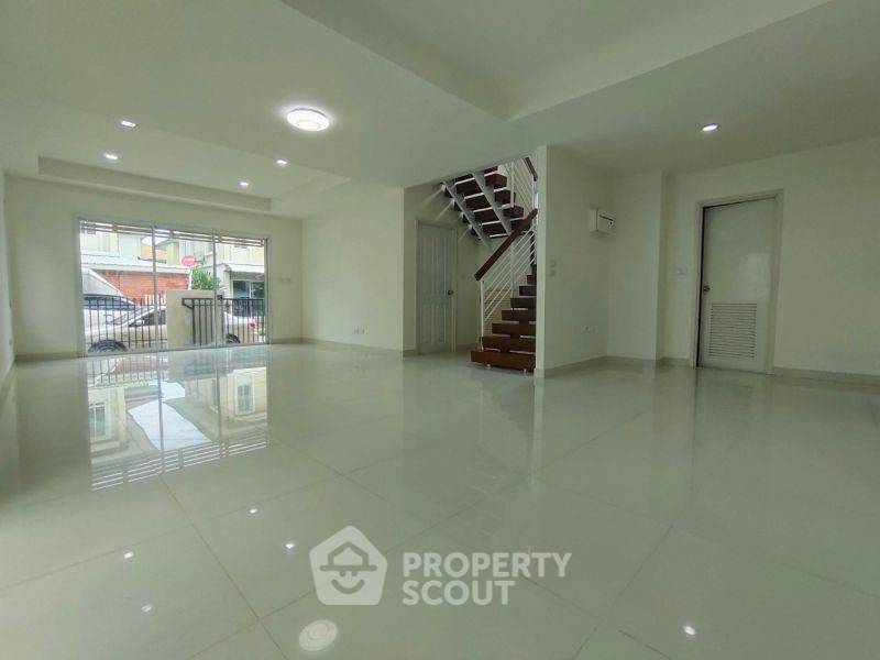 picture 3-BR Townhouse at Pruksa Ville 28 Wongwaen - Rattanathibet near MRT Talad Bang Yai (ID 2150282) - 5/9