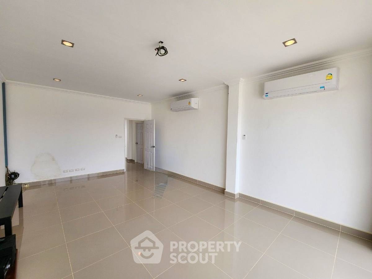 รูป วิลล่า 5-ห้องนอน ที่ บ้านโชคชัย 4 บางเสร่ ใน บางเสร่ (ID 2111281) - รูปที่ 14/21