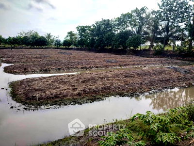 Land for sale Sai Noi Nonthaburi : 1,600 m² Land for Sale in Sai Noi (ID 2142879)