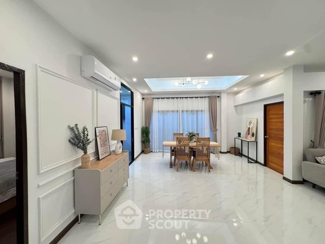 picture 3-BR House at Rattanakorn Village 20 close to Pattaya (ID 1961556) - 3/20