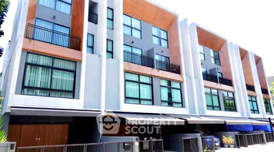 Townhouses for sale Phatthanakan Road : 3-BR Townhouse near ARL Ramkhamhaeng (ID 511843)