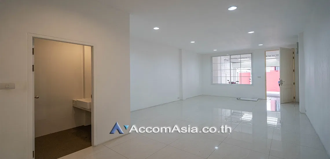 picture 🔼🔽 AccomA 📩 Home Office 3 BR Townhouse in Khlong Ton Nuea (AA30465) - 13/17