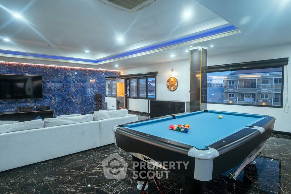 picture 3-BR Condo at Siam Oriental Condominium close to Phratamnak (ID 2099417) - 7/9
