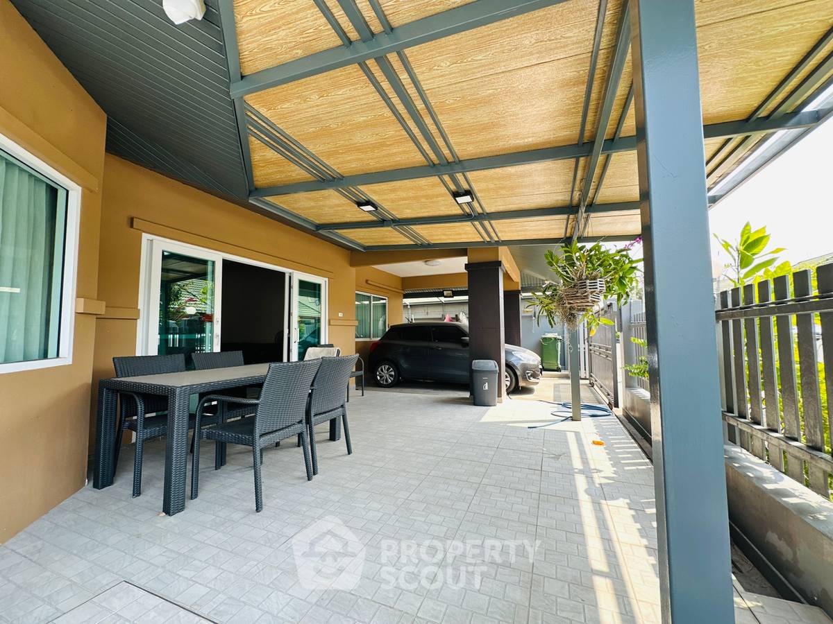 picture 3-BR Villa close to East Pattaya (ID 2068925) - 10/12