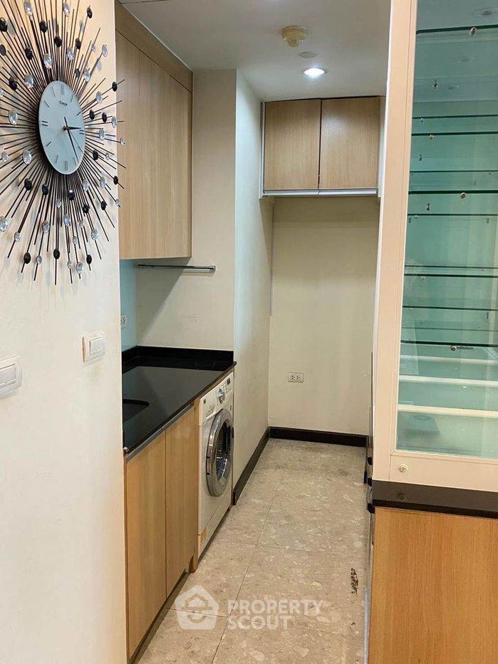 picture Studio Condo at Sathorn Gardens near MRT Si Lom (ID 1941298) - 11/16