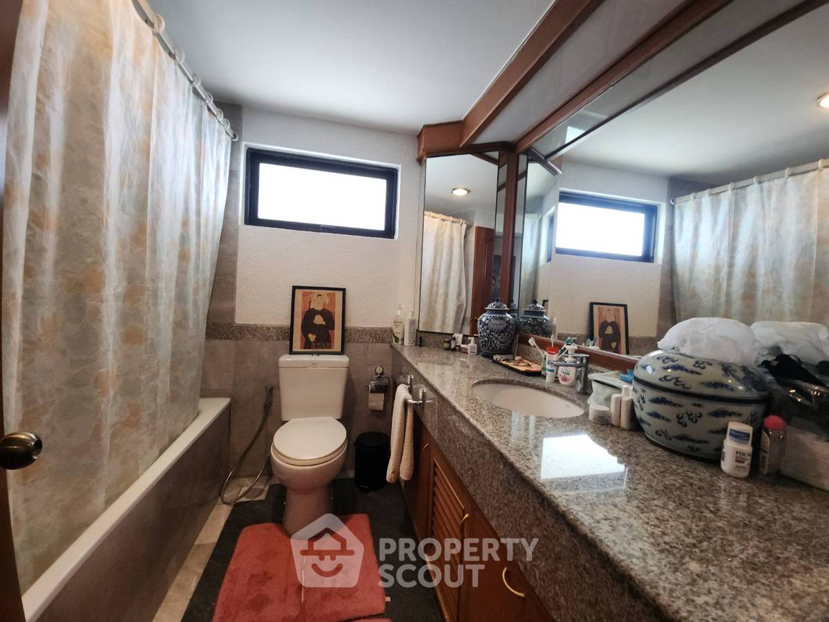 picture 3-BR Condo at Las Colinas near BTS Asok (ID 2235349) - 12/15