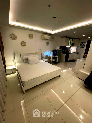 Condos for sale : 1-BR 40 Sqm Condo For Sale At Wongamat Tower, No Higher-Floor Highlight 📍 (ID 2062361)