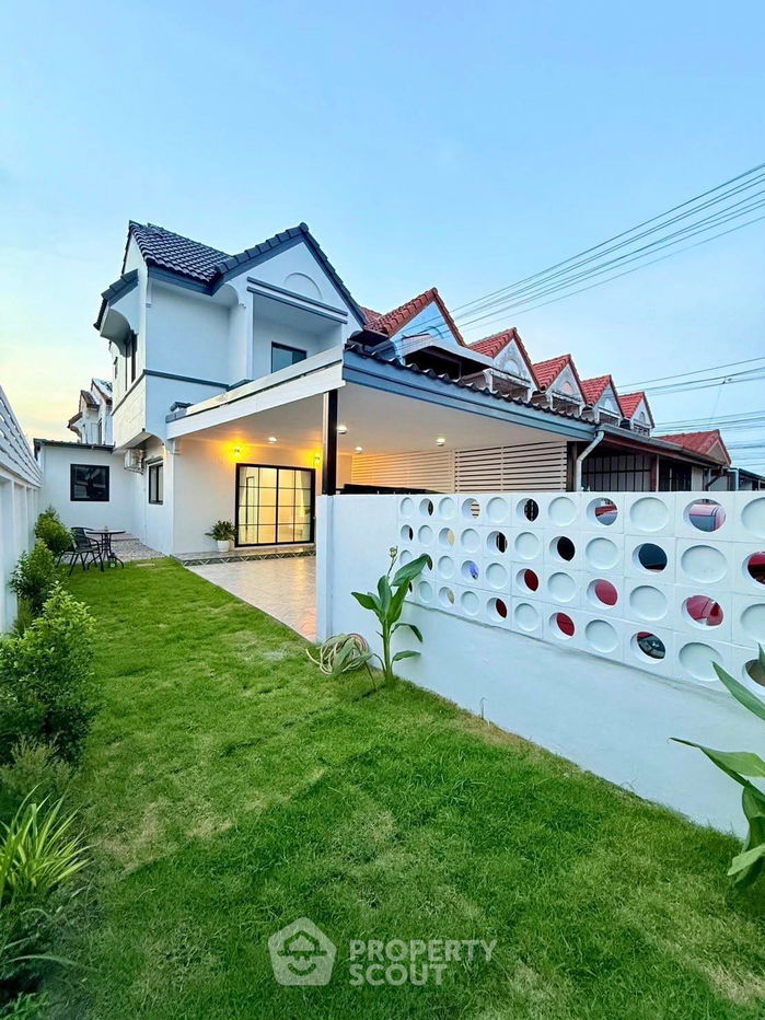 picture 3-BR Townhouse close to East Pattaya (ID 2141712) - 15/17