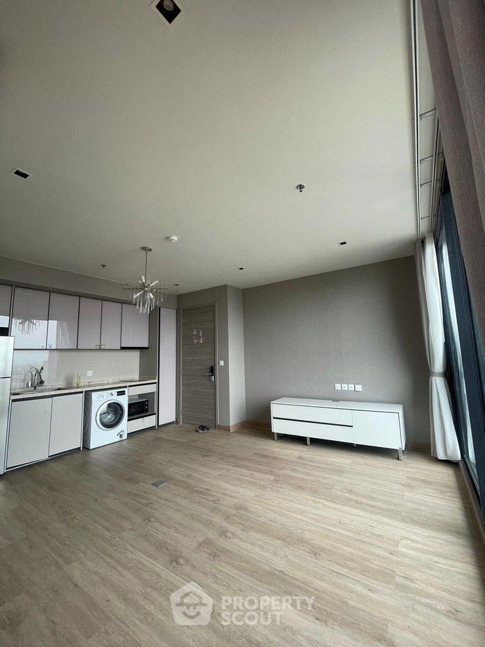 picture 2-BR Condo at The Reserve Phahol-Pradipat near BTS Saphan Khwai (ID 2227107) - 2/9