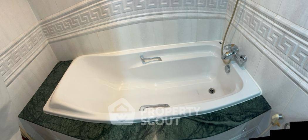 picture 4-BR Condo at P.S.T. City Home Condominium in Chong Nonsi (ID 1638677) - 6/12