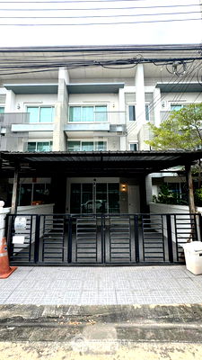 Townhouses for rent Krungthep Kreetha Road : 3-BR Townhouse in Hua Mak (ID 1885658)