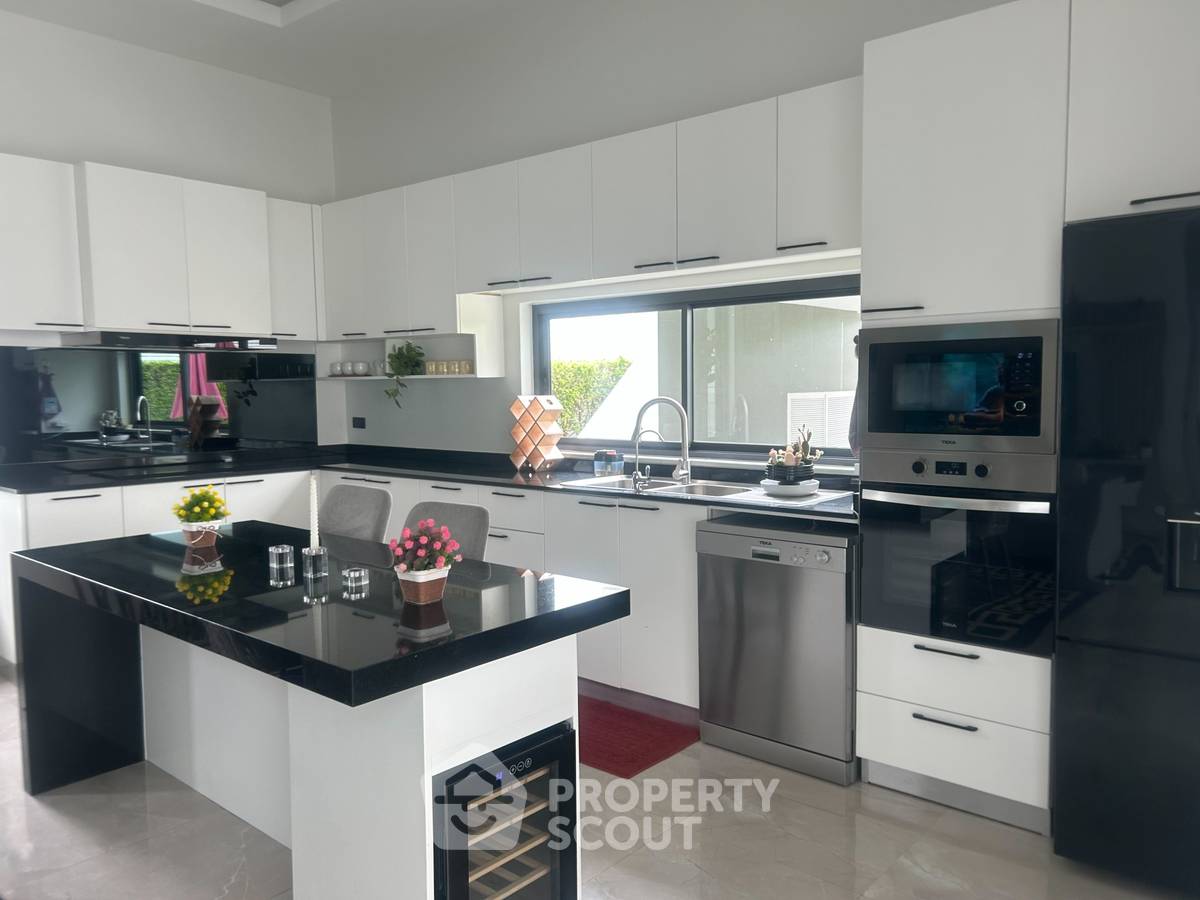 picture 3-BR Villa at Baan View Khao Hua Hin close to Artist Village Hua Hin (ID 2281867) - 5/25