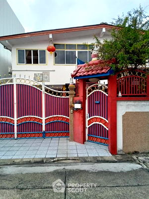 Houses for sale University of the Thai Chamber of Commerce : 3-BR House near MRT Sutthisan (ID 2155439)
