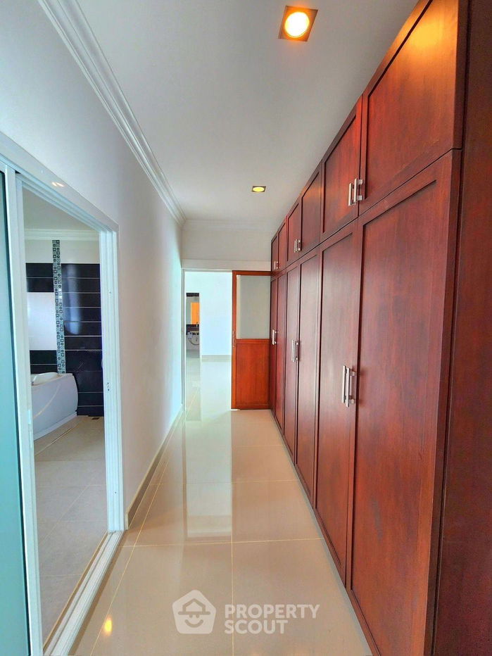 รูป วิลล่า 4-ห้องนอน ที่ บ้านโชคชัย 4 บางเสร่ ใน บางเสร่ (ID 2111273) - รูปที่ 11/15