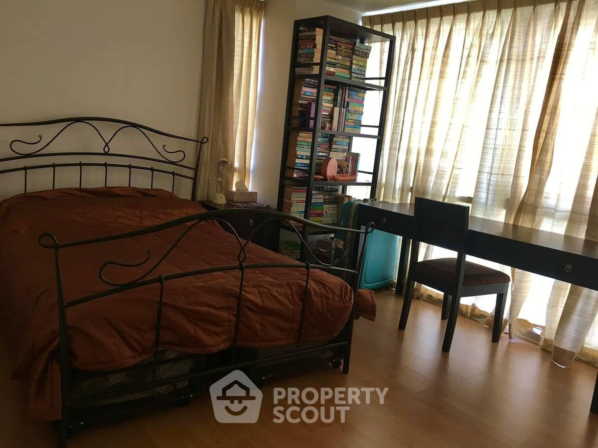 picture 3-BR Condo at Resorta Yen-Akat near MRT Khlong Toei (ID 1838366) - 5/8