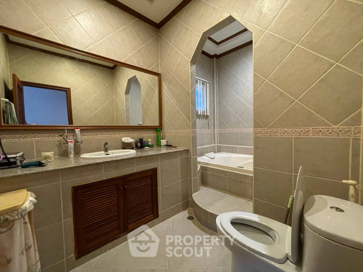 picture 3-BR Villa at Nirvana Pool Villa 1 close to Pattaya (ID 1388560) - 11/11