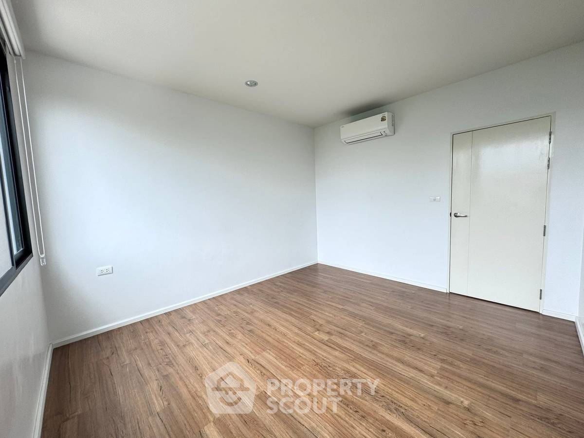 picture 3-BR Townhouse at Baan Klang Muang Rama 9-Krungthep Kreetha close to Suvarnabhumi Airport (ID 2285501) - 23/38