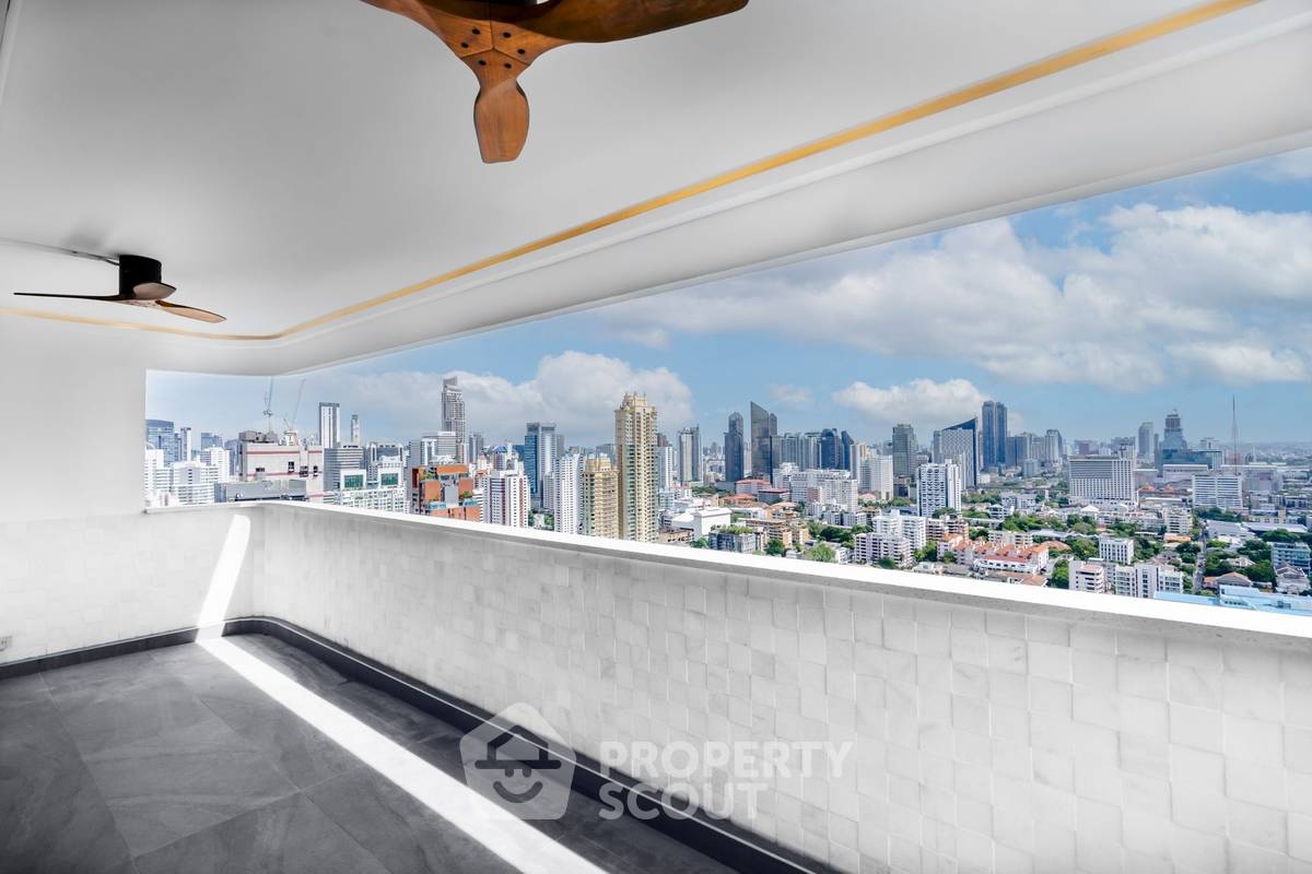 picture BRAND NEW PENTHOUSE WITH CITY AND RIVER VIEWS BEHIND EMQUARTIER IN PHROM PHONG (ID 1491574) - 7/40