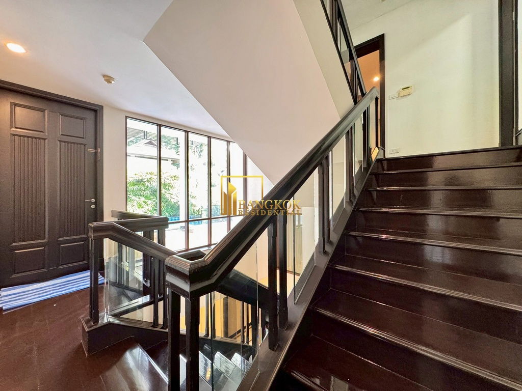 รูป Baan Sukhumvit 18 - Stunning 4 Bed House With Private Pool - BR28270SH - รูปที่ 34/53