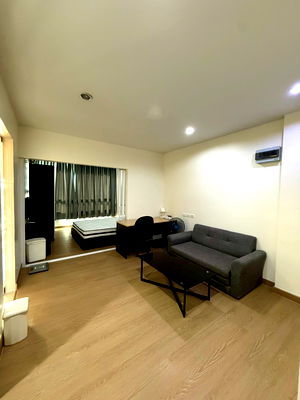 Condos for rent Pho Kaew Road : Urgent‼️Beautiful room 🔥🔥🔥 For rent: Happy Condo Lat Phrao 101. Beautiful room, exactly as pictured. Fully furnished + washing machine included‼️