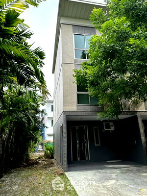 Townhouses for sale Ratchada-Ramintra Road : 4-BR Townhouse at Siamese Blossom @ Fashion in Khan Na Yao (ID 1602646)