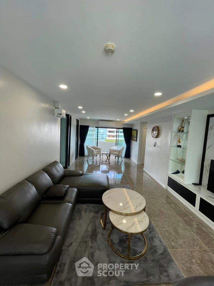 picture 3-BR Condo at Ruamjai Heights Condominium near ARL Makkasan (ID 2116132) - 2/28