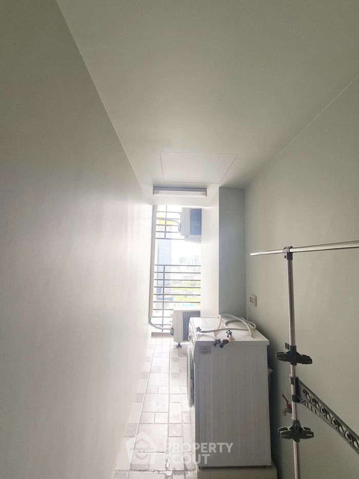 picture 2-BR Condo at Belle Grand Rama 9 near MRT Phra Ram 9 (ID 2294045) - 10/12
