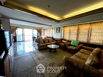 Condos for sale : 3-BR Condo at Beach Villa Viphavadee Condo close to Bangsaray (ID 1390286)