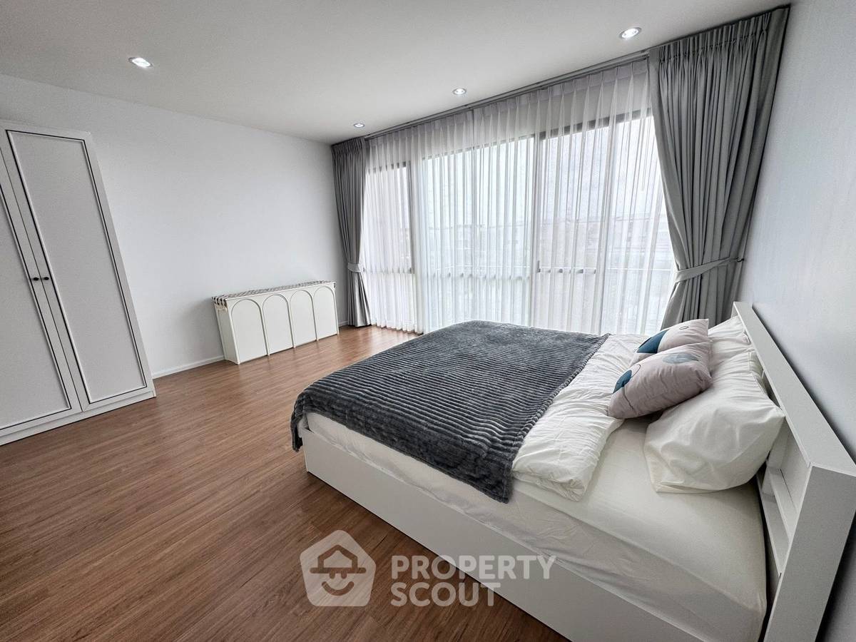 picture 3-BR Townhouse at Baan Klang Muang Rama 9-Krungthep Kreetha close to Suvarnabhumi Airport (ID 2285501) - 10/38