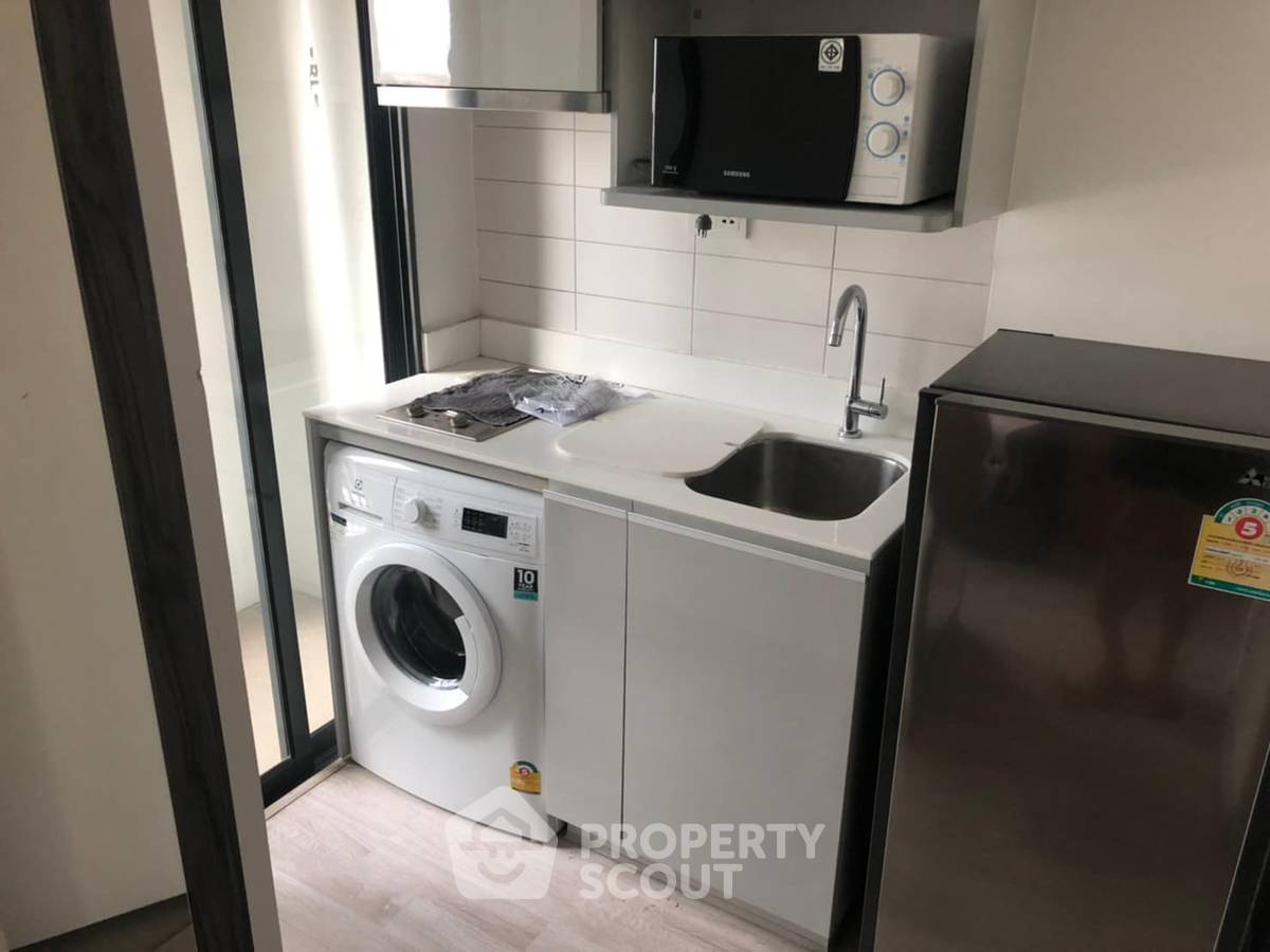 picture Studio Condo at Ideo Mobi Sathorn near BTS Krung Thon Buri (ID 900864) - 8/12