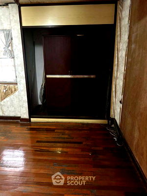 Houses for sale Prasert Manukit Road : 7-BR House at 95E1 in Khlong Chan (ID 2147360)