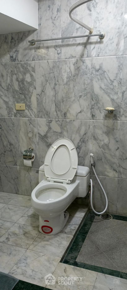 picture 3-BR Condo at Siam Penthouse 1 Condominium near BTS Nana (ID 2054780) - 7/38