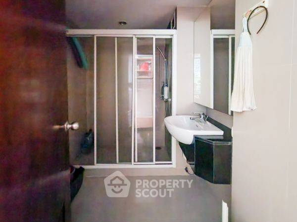 picture 2-BR Condo at Baan Samsen Condominium near MRT Bang O (ID 2129509) - 13/15