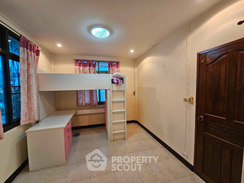 picture 4-BR House near BTS Samrong (ID 1434427) - 11/11