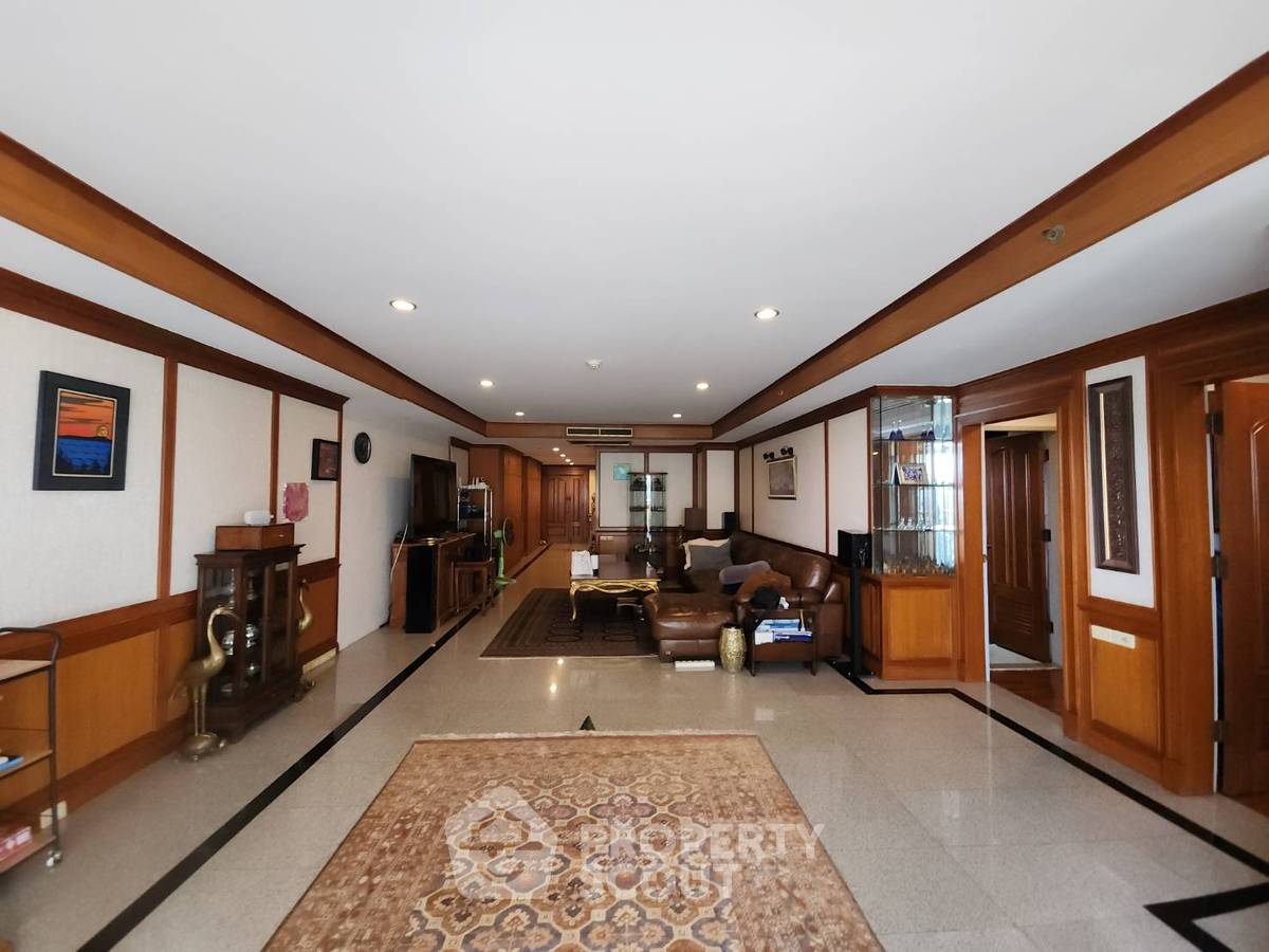 picture 3-BR Condo at Las Colinas near BTS Asok (ID 2235349) - 5/15