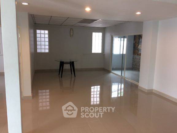 picture 7-BR House at Pruksachat Ramkhamhaeng 118 in Saphan Sung (ID 2147289) - 4/10