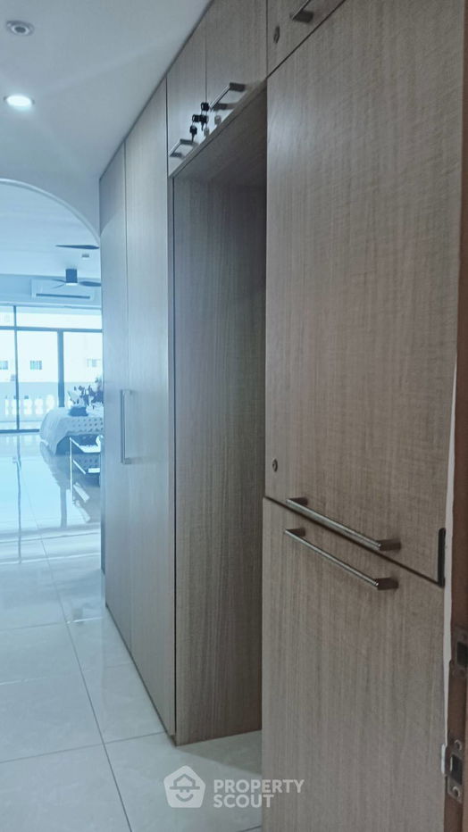 picture 1-BR Condo at Jomtien Complex Condotel close to Jomtien Beach (ID 2107278) - 4/19